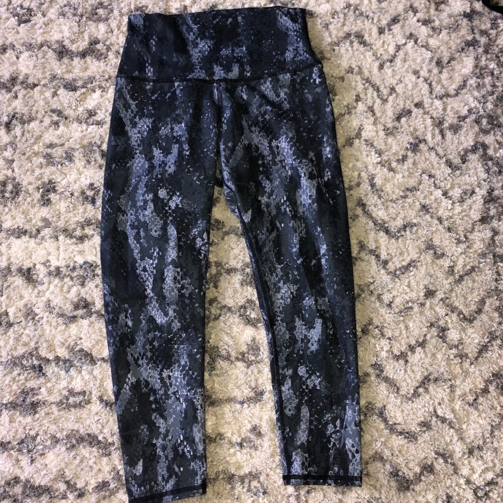 Alo yoga crop leggings